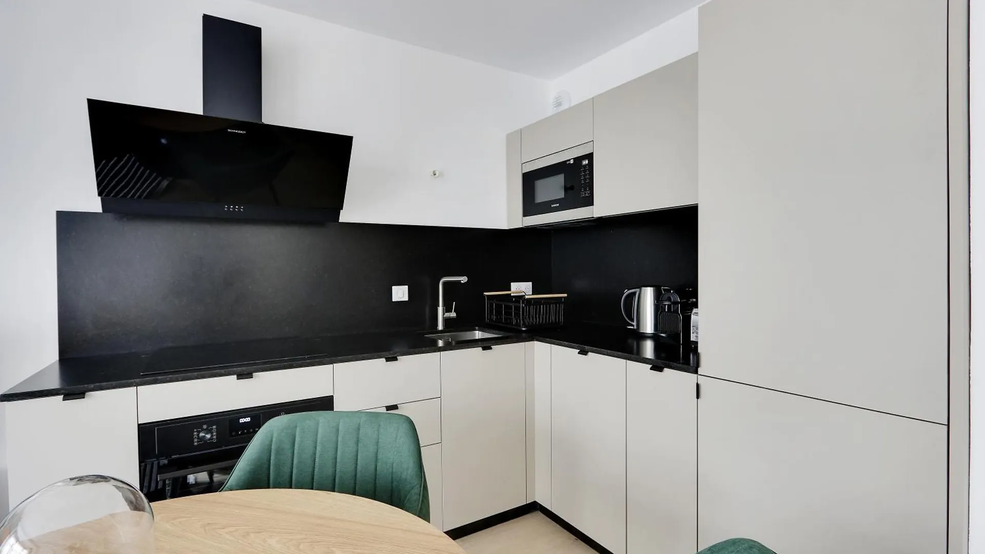 Pick A Flat's In Montmartre - Rue Ordener Paris