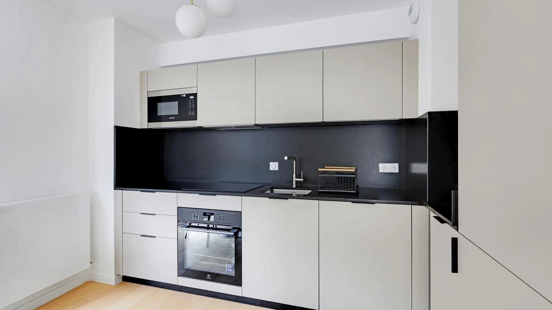 Pick A Flat's In Montmartre - Rue Ordener * Paris