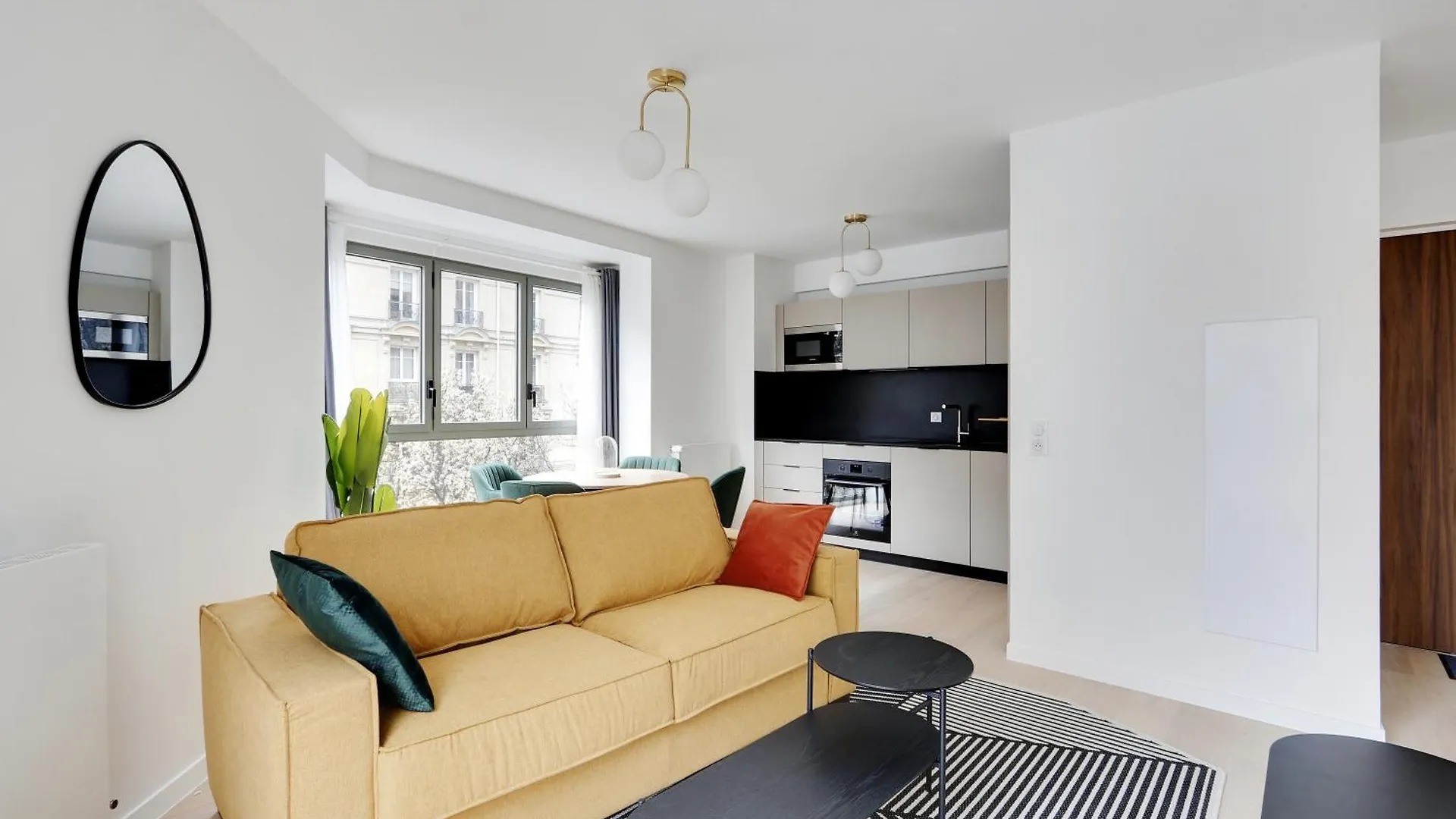 Pick A Flat's In Montmartre - Rue Ordener