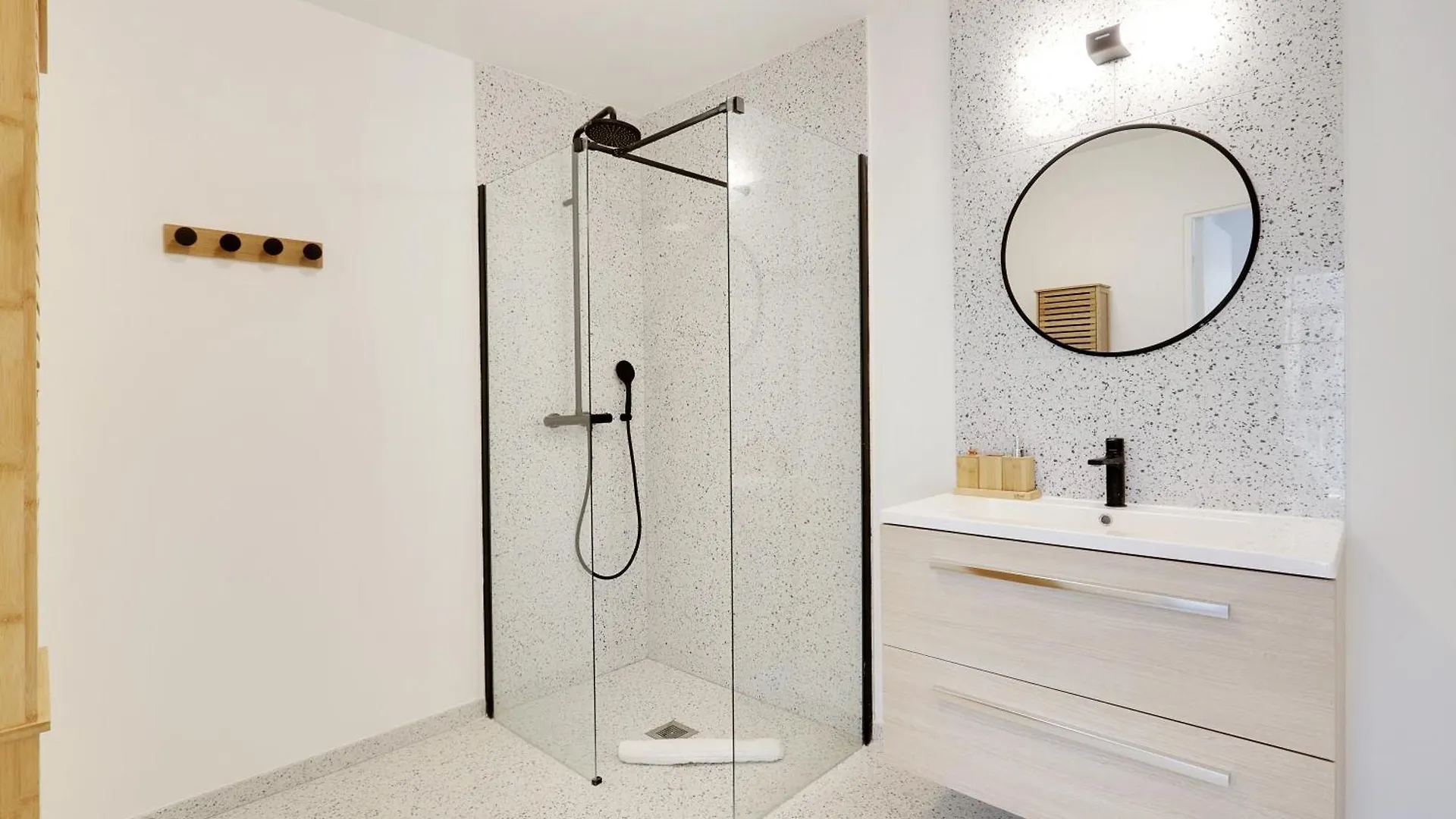 Pick A Flat's In Montmartre - Rue Ordener Paris