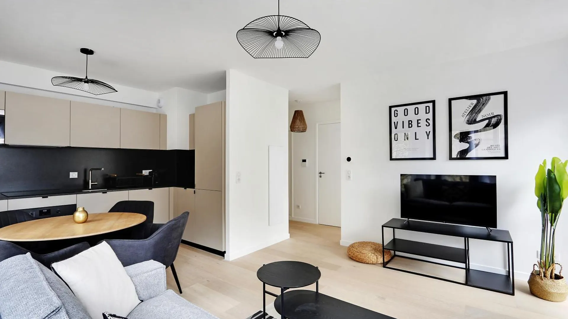 Pick A Flat's In Montmartre - Rue Ordener * Paris