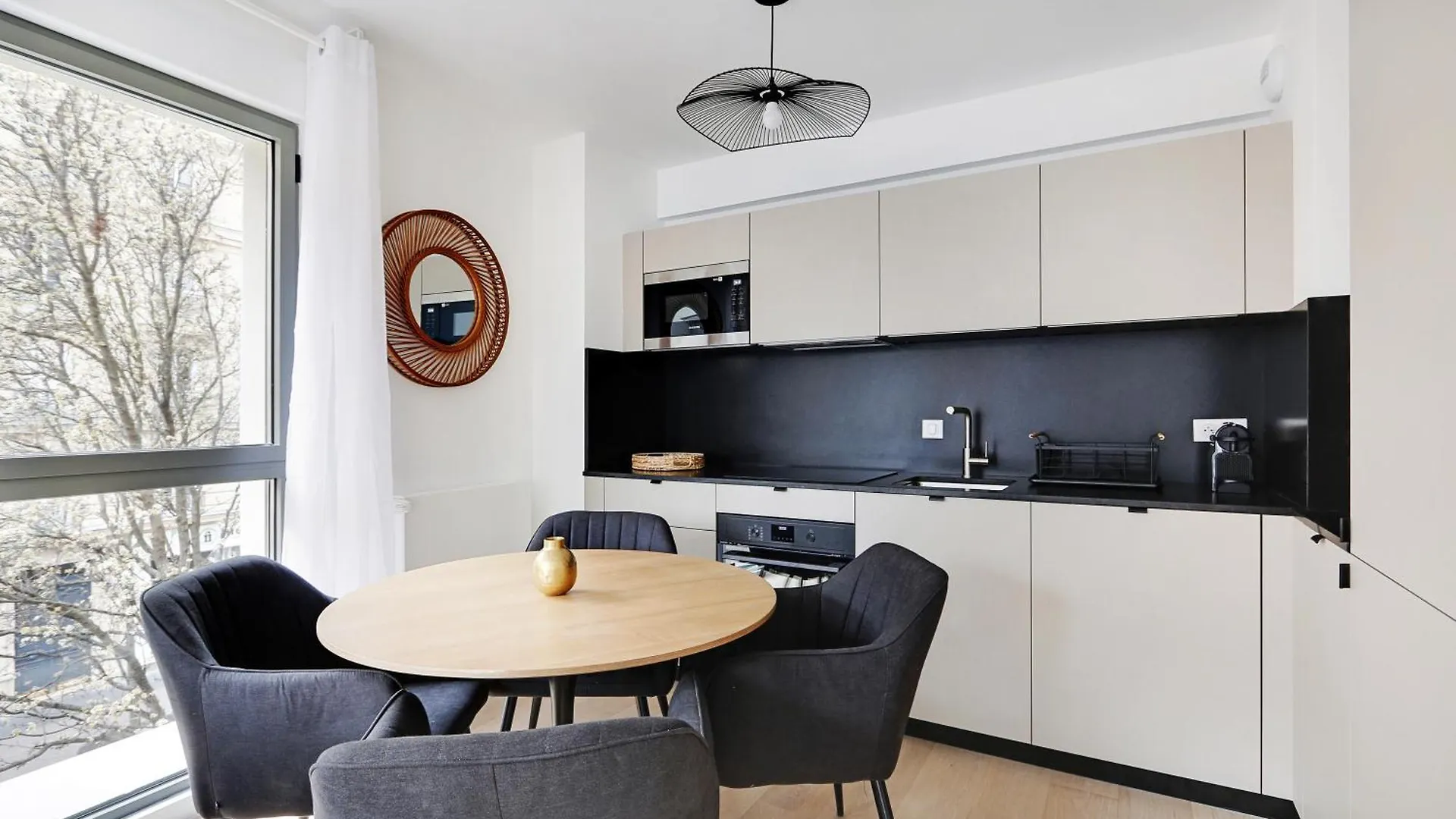 Pick A Flat's In Montmartre - Rue Ordener