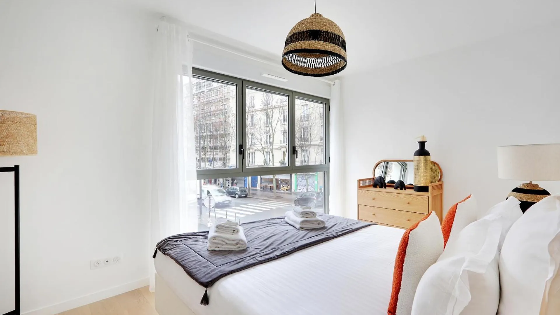 Pick A Flat's In Montmartre - Rue Ordener *