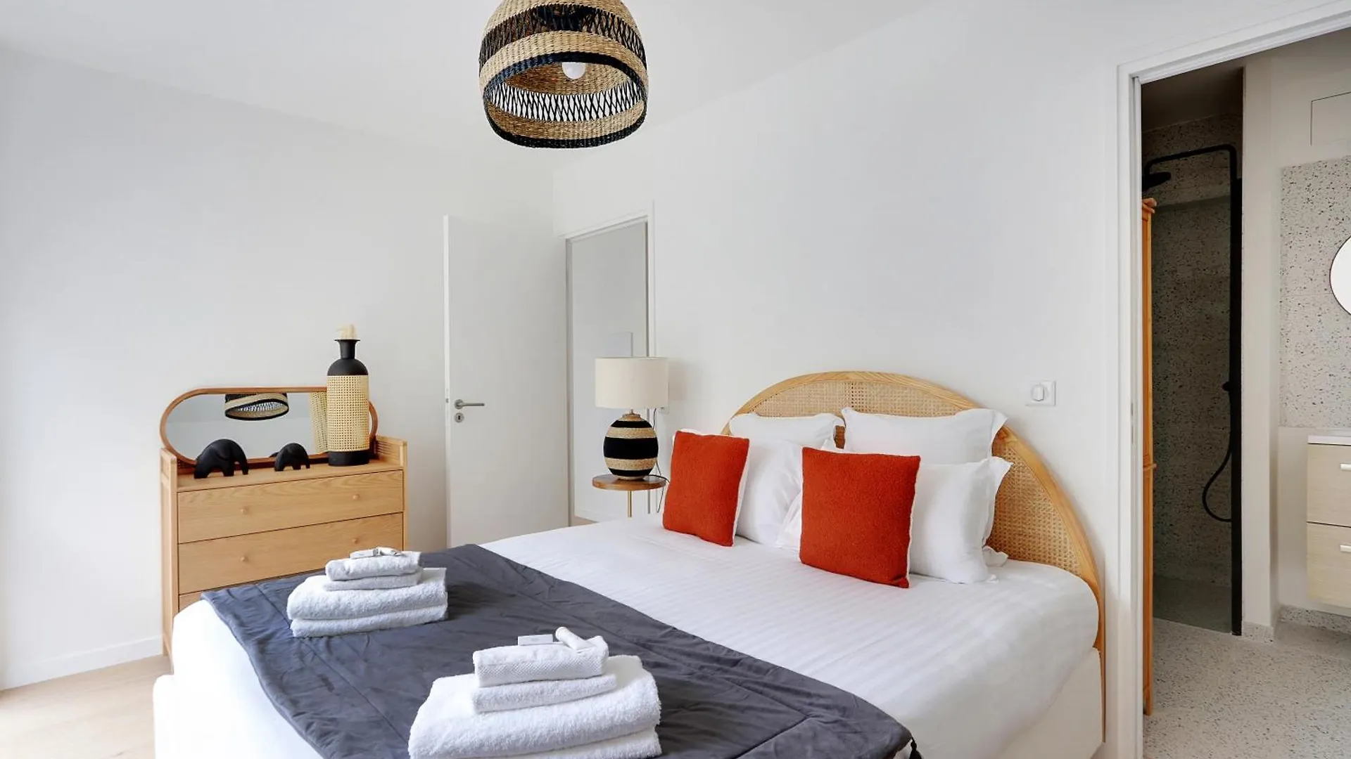 Pick A Flat's In Montmartre - Rue Ordener Paris